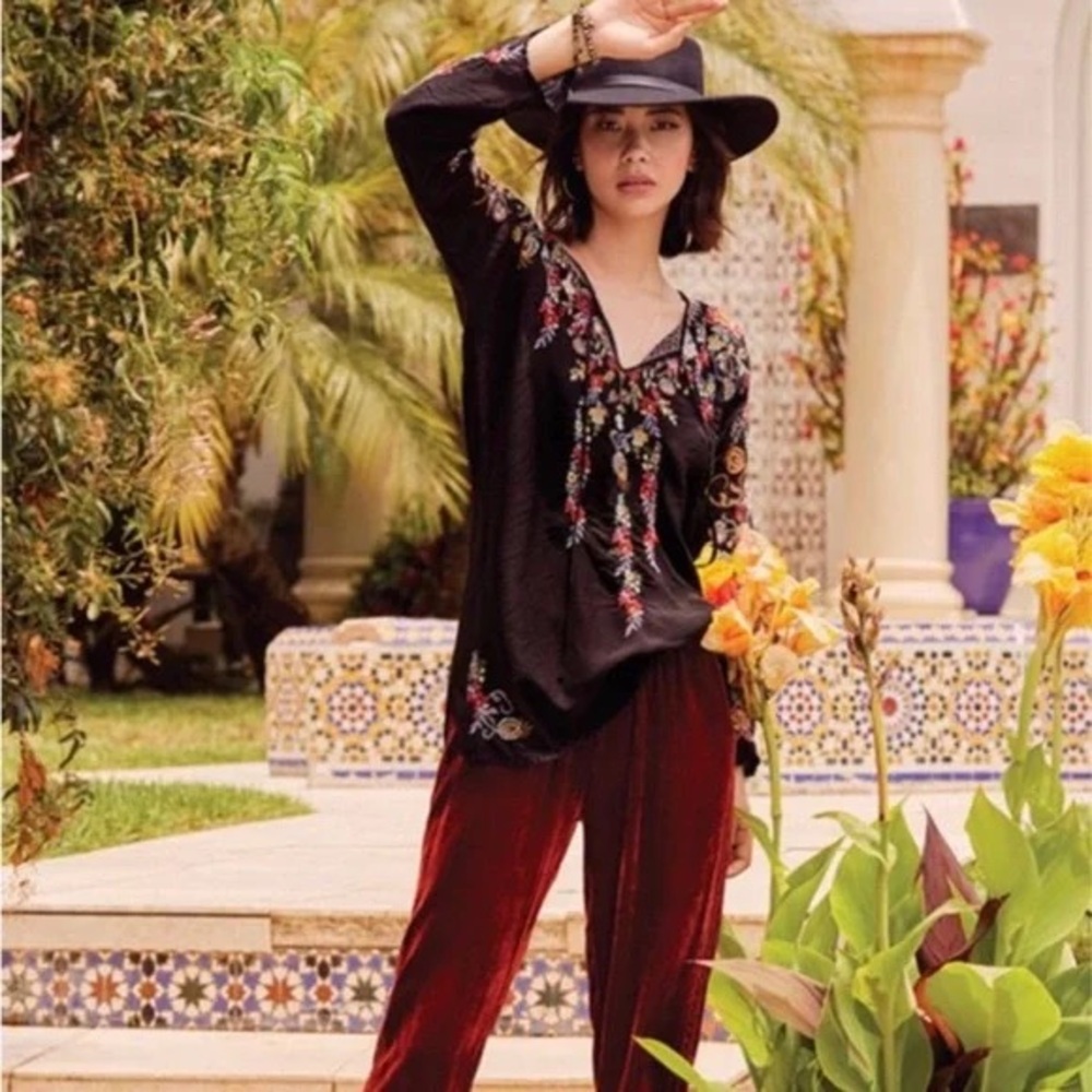 Johnny Was Autumn Bloom Tunic
Embroidered
Boho
Festival
Floral
Comfy
Whimsy
M